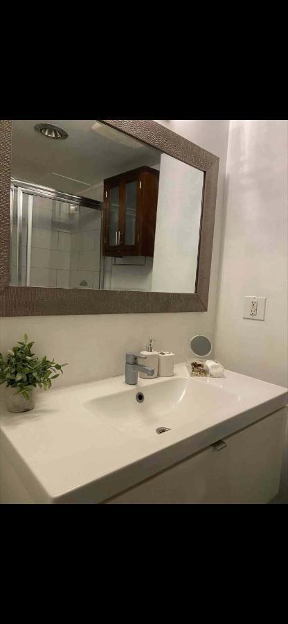 Cozy Vancouver Condo Екстер'єр фото